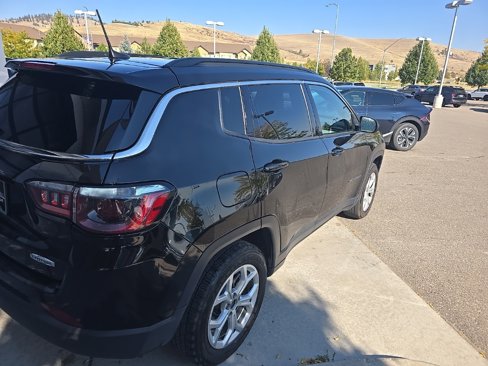 Used 2024 Jeep Compass Latitude image 6