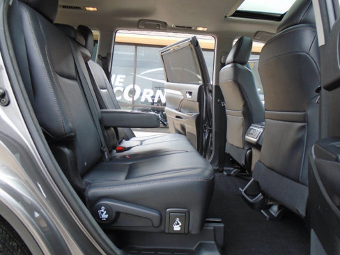 Used 2016 Toyota Highlander XLE image 13