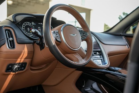 Used 2023 Aston Martin DBX image 16