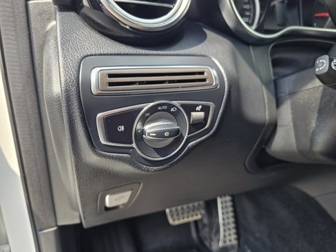 Used 2019 Mercedes-Benz GLC 300 4MATIC image 21