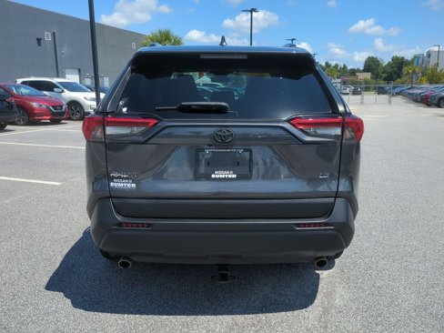 Used 2021 Toyota RAV4 LE image 5