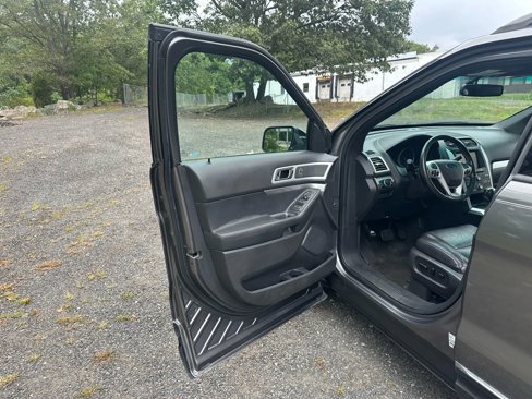 Used 2013 Ford Explorer XLT image 37