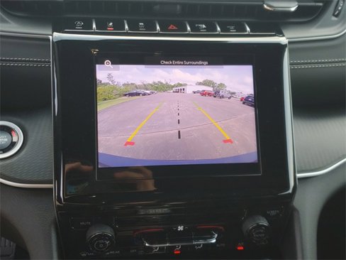 New 2025 Jeep Grand Cherokee L Laredo image 27