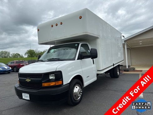 Used 2017 Chevrolet Express 4500 Extended image 9
