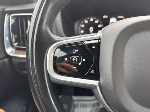 Used 2020 Volvo V60 T5 Momentum image 17