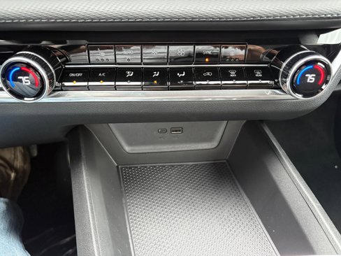 New 2026 Chevrolet Equinox LT w/ Convenience Package II image 25