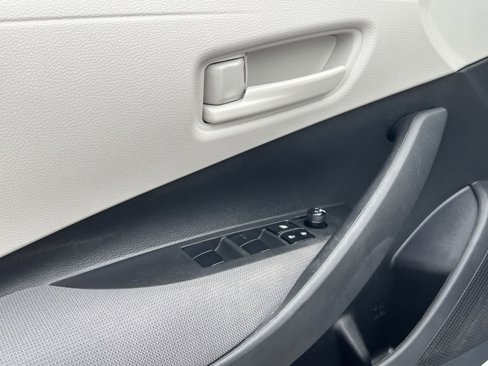 Used 2022 Toyota Corolla LE image 13