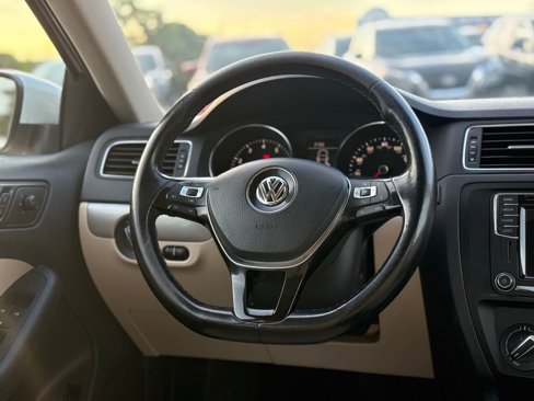 Used 2017 Volkswagen Jetta SE image 42