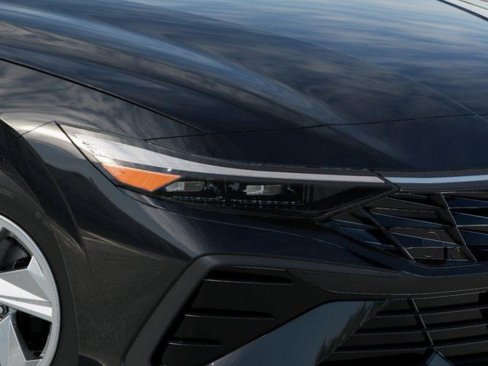 New 2025 Hyundai Elantra SE image 9