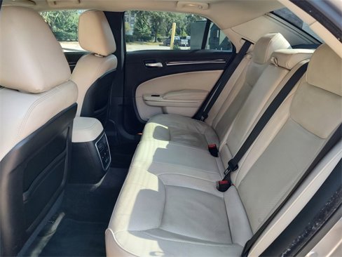 Used 2017 Chrysler 300 C image 32