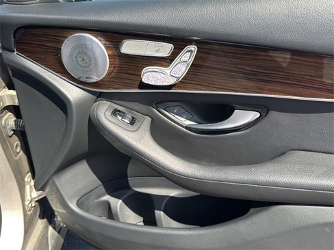 Used 2019 Mercedes-Benz GLC 300 4MATIC image 9