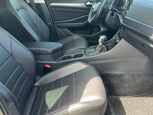 Used 2023 Volkswagen Jetta SE w/ Panoramic Sunroof Package image 23