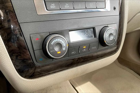 Used 2008 Cadillac DTS w/ Trunk Convenience Package image 29