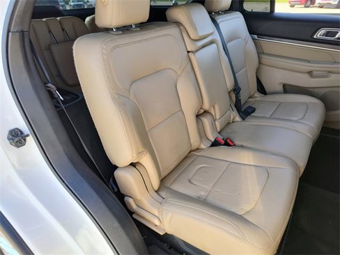 Used 2017 Ford Explorer Limited image 29