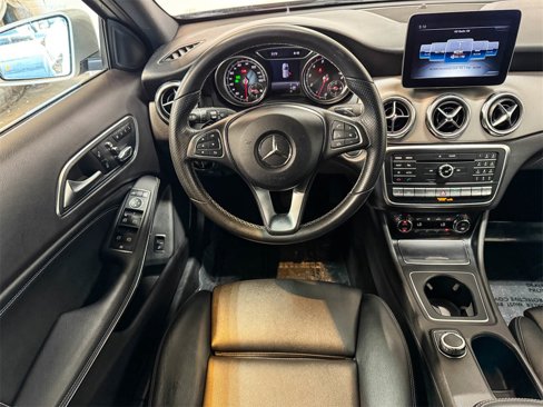 Used 2018 Mercedes-Benz GLA 250 4MATIC image 31