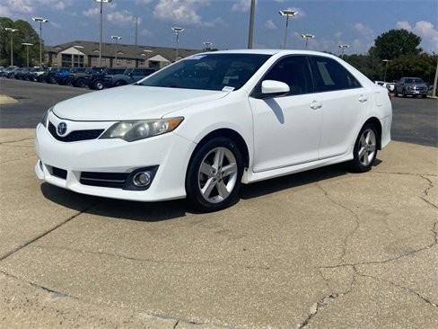 Used 2013 Toyota Camry SE image 5