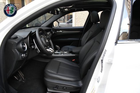 New 2025 Alfa Romeo Stelvio Sprint w/ Convenience Package image 8
