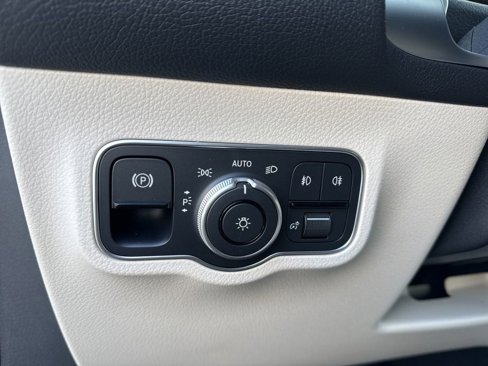 New 2025 Mercedes-Benz GLB 250 4MATIC image 17