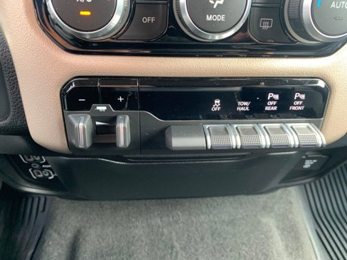 Used 2020 RAM 1500 Laramie image 31