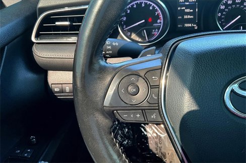 Used 2020 Toyota Camry SE image 11