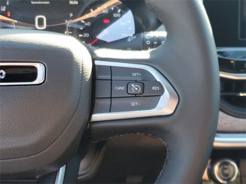 New 2025 Jeep Compass Latitude image 22