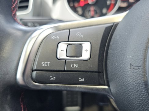 Used 2017 Volkswagen GTI SE image 14