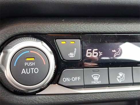 New 2025 Nissan Versa SR w/ Trunk Package image 19