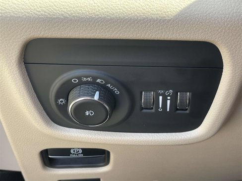 Used 2022 Jeep Grand Cherokee Limited image 18
