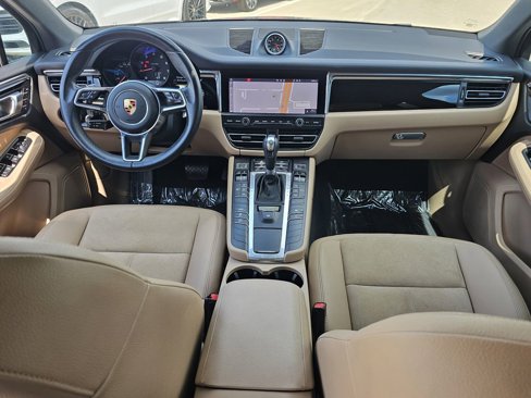 Certified 2021 Porsche Macan image 16