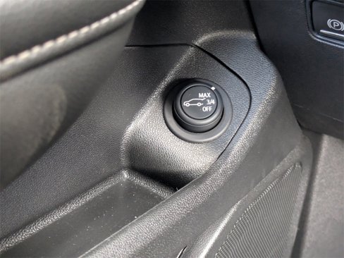 Used 2024 GMC Terrain SLT image 26