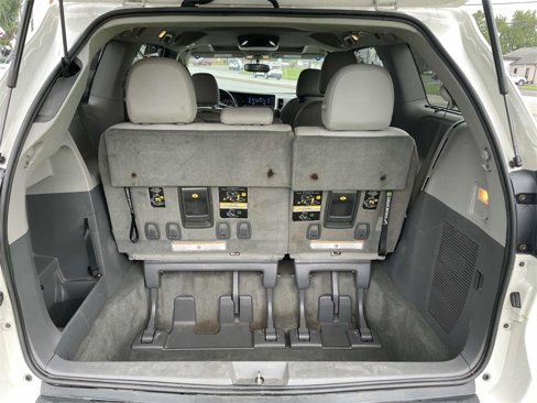Used 2016 Toyota Sienna XLE image 8