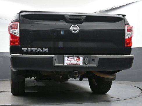 Used 2017 Nissan Titan S image 24