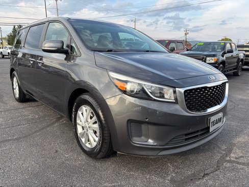 Used 2017 Kia Sedona LX w/ LX Essentials Premium Package image 1