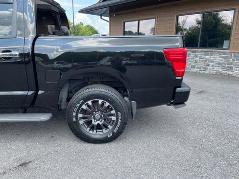 Used 2017 Nissan Titan SV image 4