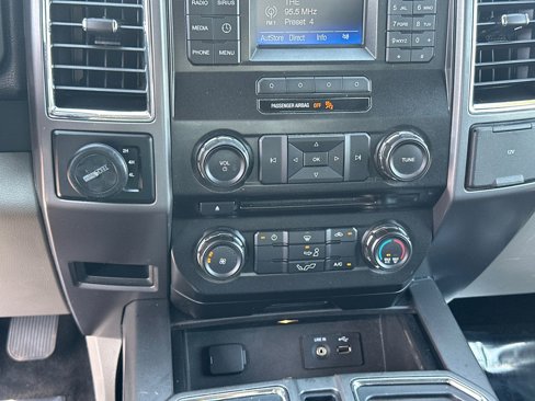 Used 2015 Ford F150 XLT image 29