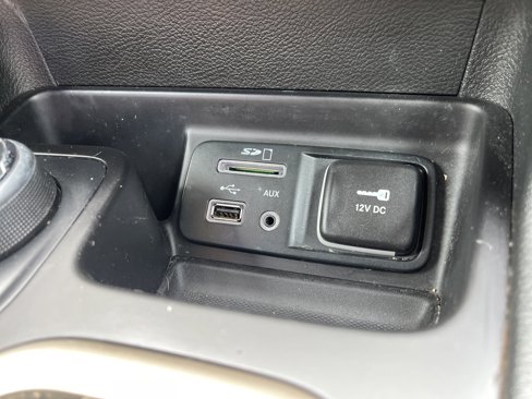 Used 2015 Jeep Cherokee Latitude w/ Comfort/Convenience Group image 31