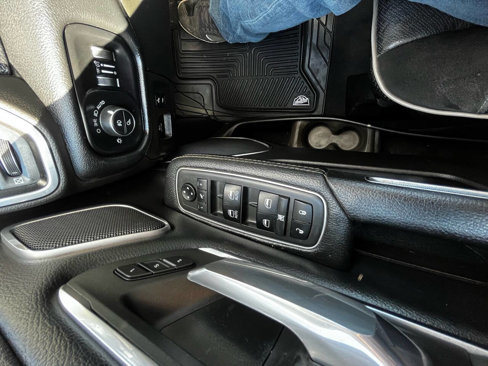 Used 2019 RAM 1500 Laramie image 37