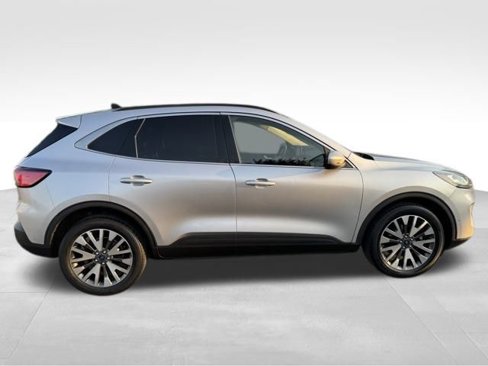 Used 2020 Ford Escape Titanium image 5