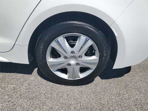 Used 2021 Toyota Corolla LE image 31