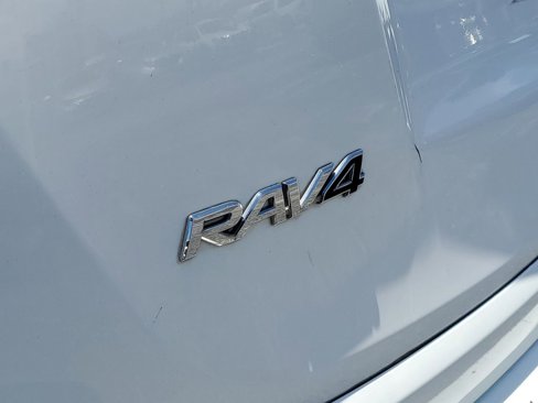 Used 2016 Toyota RAV4 LE image 6