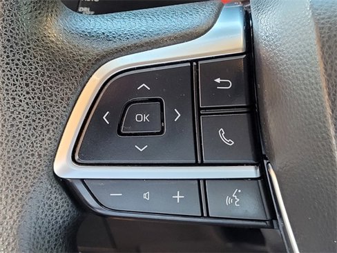 Used 2021 Toyota Highlander L image 29