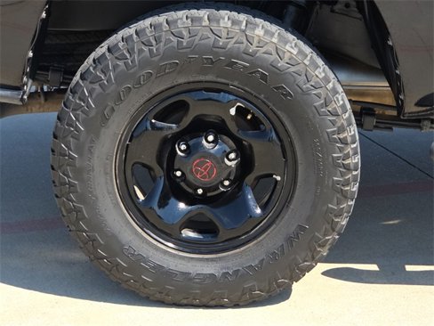 Used 2016 Toyota Tacoma SR5 image 9