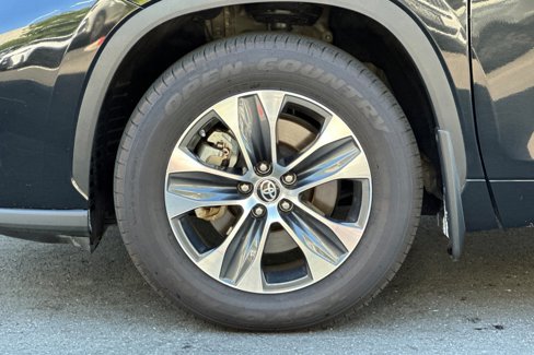 Used 2024 Toyota Highlander XLE image 11