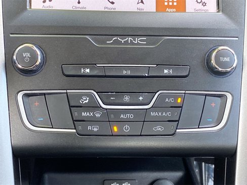 Used 2019 Ford Fusion SE image 27