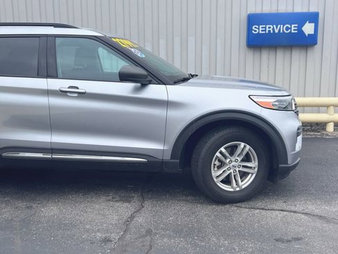 Certified 2022 Ford Explorer XLT w/ Class IV Trailer Tow Package image 17