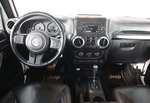 Used 2016 Jeep Wrangler Unlimited Sahara w/ Connectivity Group image 16