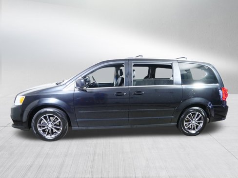 Used 2017 Dodge Grand Caravan SXT image 4