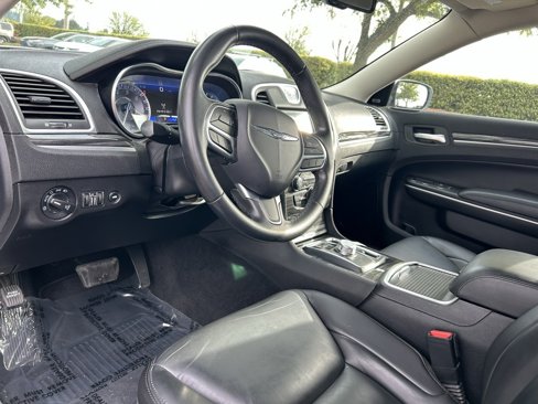 Used 2020 Chrysler 300 Touring L w/ 300 Premium Group image 11