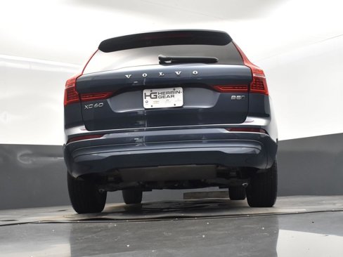 Used 2022 Volvo XC60 B5 Momentum w/ Climate Package image 41