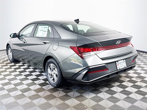 New 2025 Hyundai Elantra SE image 6